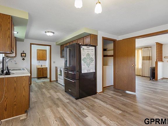 2nd image of 1010 Skyline Dr