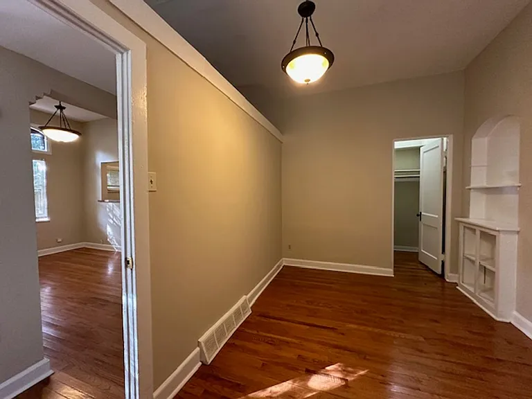 1 & 2 Bedrooms-Brady St - Heat & Electricity Included — Photo 18