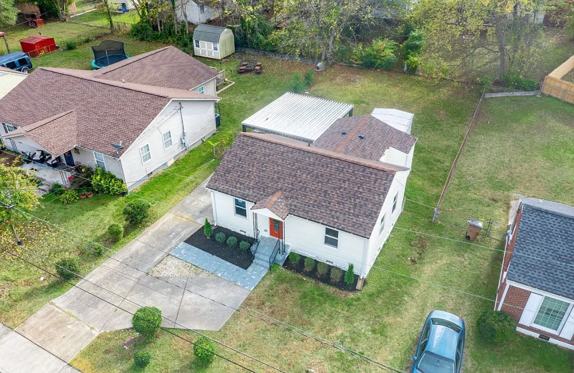 2713 Vance Ave — Photo 3
