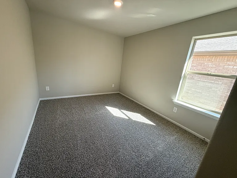 1353 Dillard Creek Dr — Photo 7
