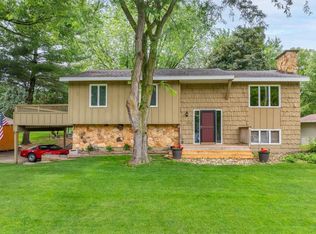 422 Oak Park Blvd, Cedar Falls, IA 50613
