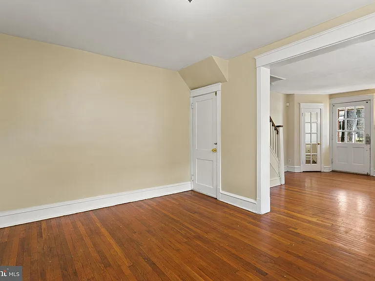 450 Glendale Rd — Photo 5