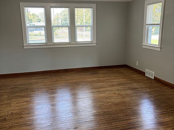 4th image of 1124 Buth Dr NE
