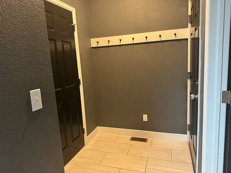569 Cheyenne Dr — Photo 7