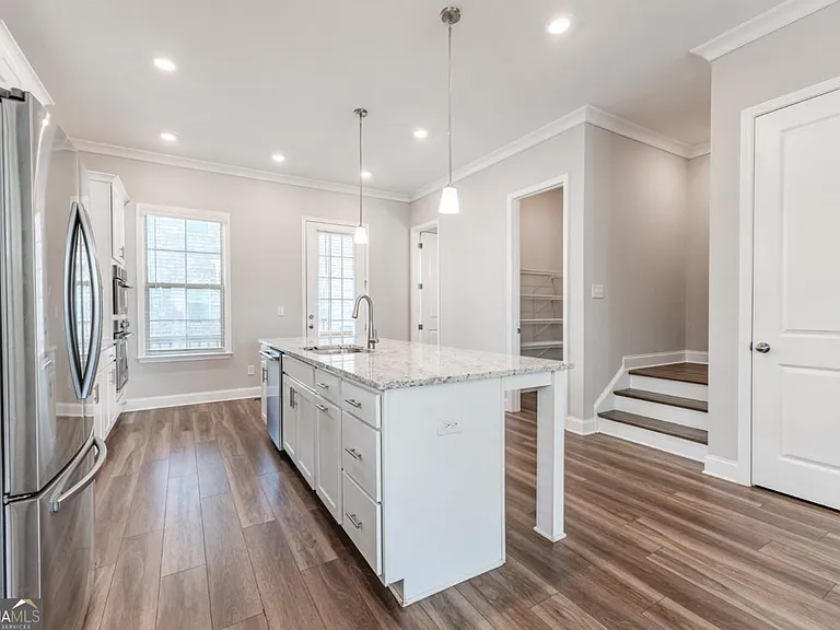 5051 Pinckney Ln — Photo 13