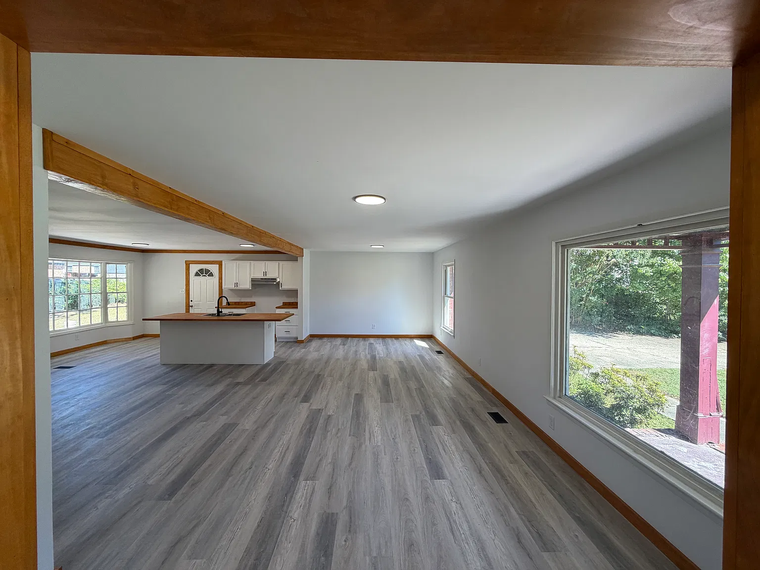 3 bed, 2016 sqft, $1,900 — Photo 3