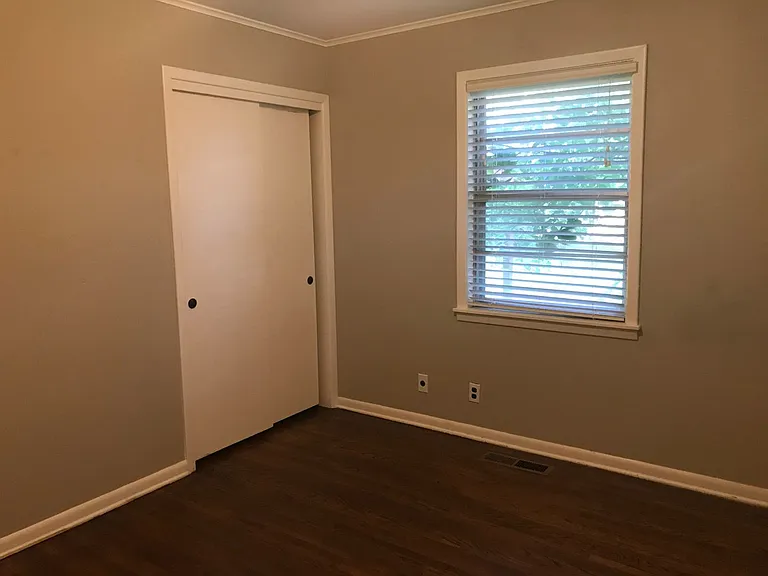 1115 E 48th Pl — Photo 8