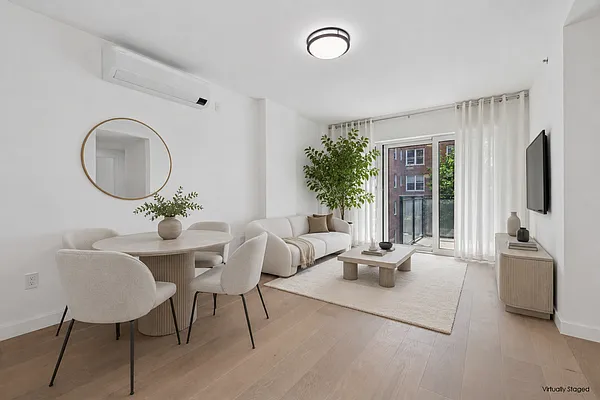 Living room, photo 1