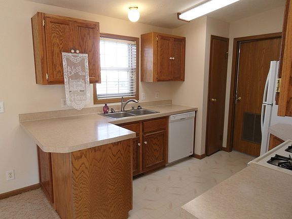 4th image of 228 Meadowlark Ln