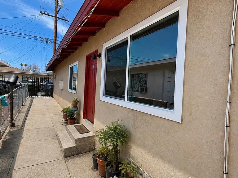 1095 E Nocta St #C — Photo 2