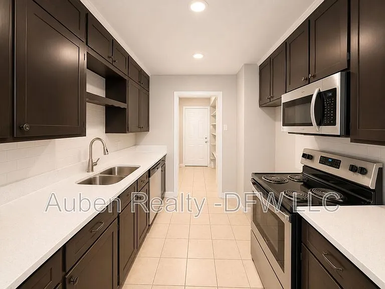 930 Lindy Ct — Photo 9