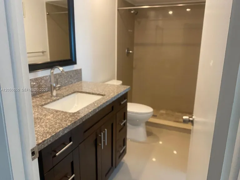 100 Lakeview Dr #316 — Photo 6