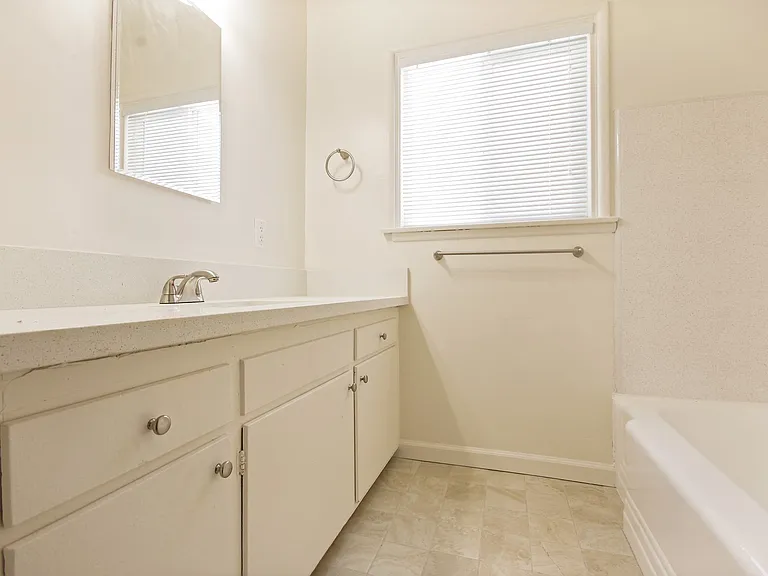 12224-34 Chandler Blvd — Photo 37