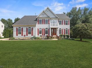 6 Joan Rd, Somerset, NJ 08873