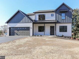 214 Fairway Dr, Mechanicsburg, PA 17055