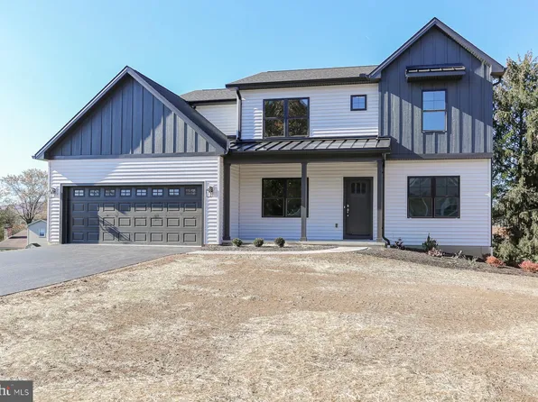 214 Fairway Dr, Mechanicsburg, PA 17055