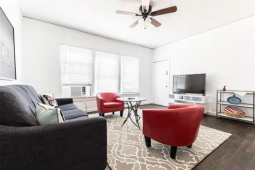 320 W Canty St Photo 1