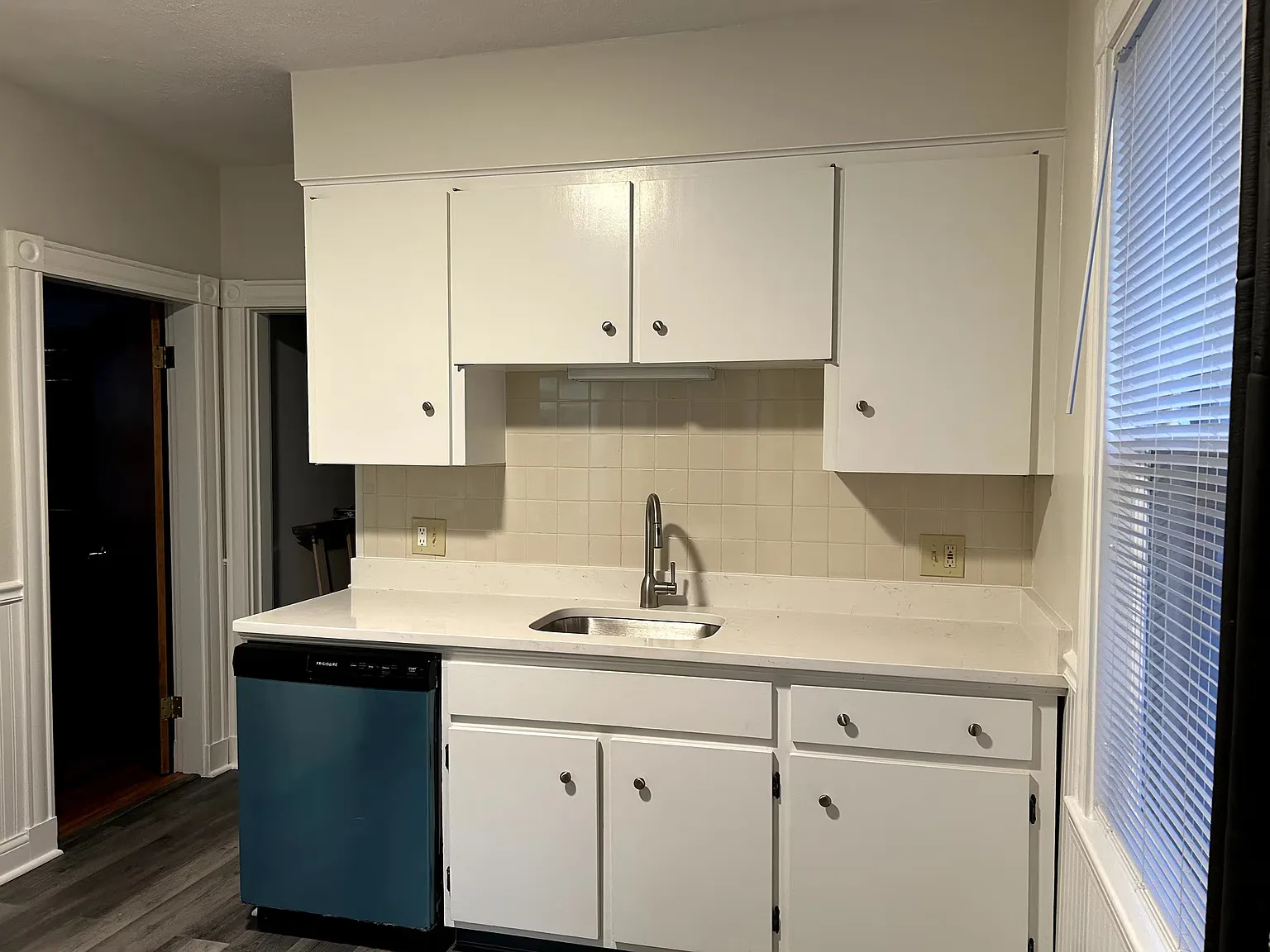2 bed, 850 sqft, $3,000 — Photo 3