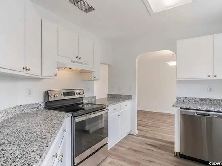 9718 Astin Pl — Photo 10
