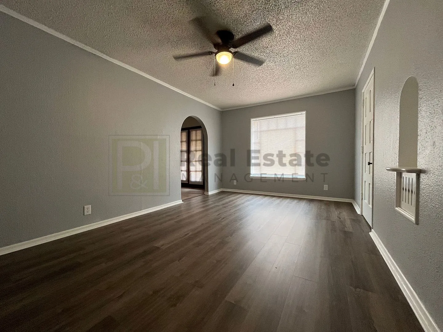 428 South Broadway — Photo 1