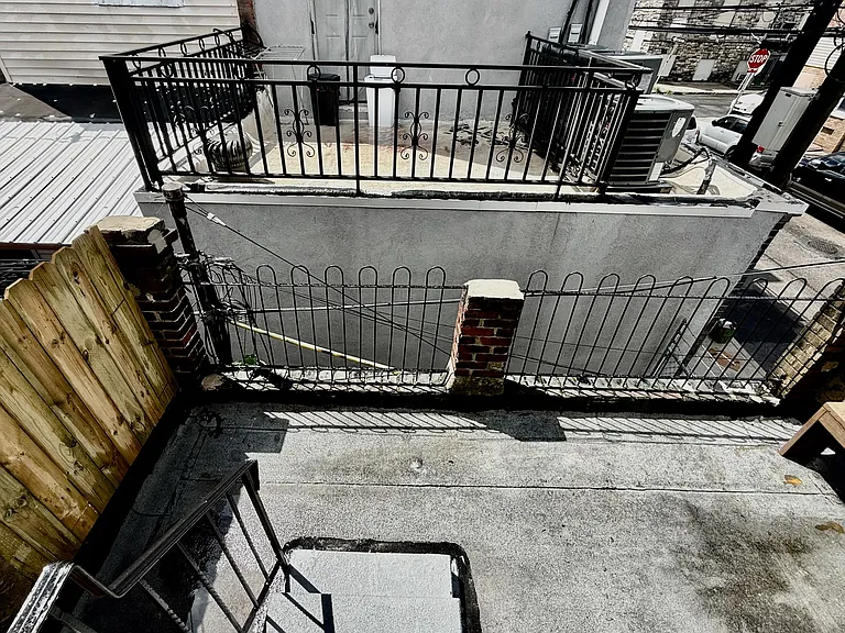 2000 S Chadwick St — Photo 33