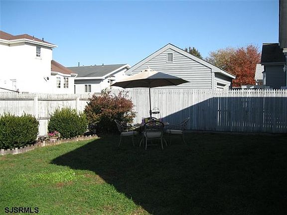 3rd image of 105 Jamie Ln
