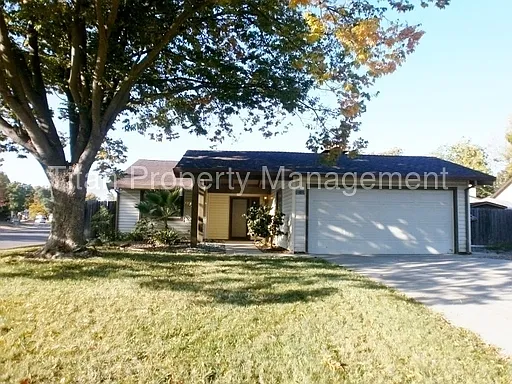 8608 Prairiewoods Dr photo 1