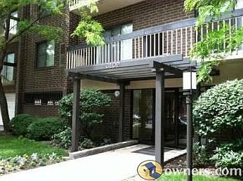 2nd image of 6102 N Sheridan Rd APT 409