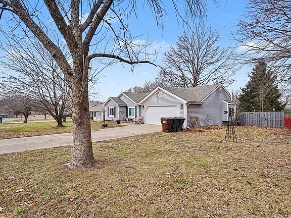 4th image of 3712 Trail Rd