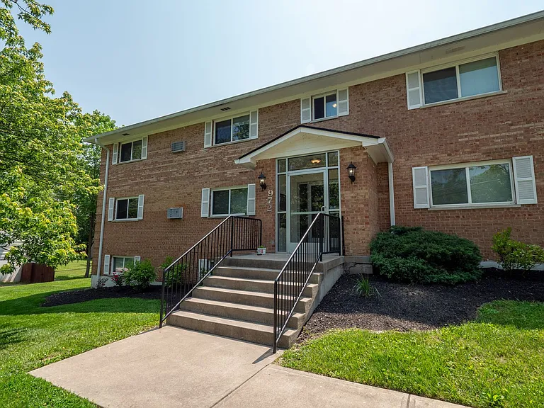 Allen Creek Apartments — Photo 45