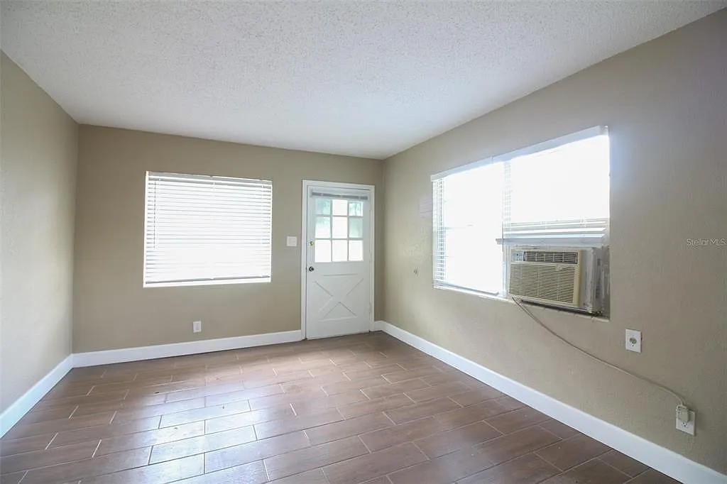2 bed, 1.0 bath, 761 sqft, $1,350 — Photo 2