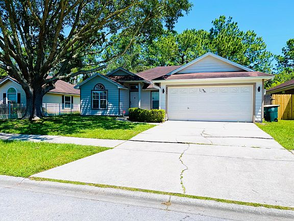 2nd image of 2303 Luana Dr E