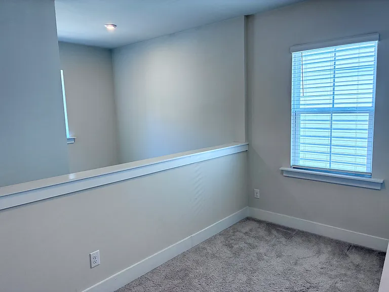 2033 Florine Dr — Photo 31