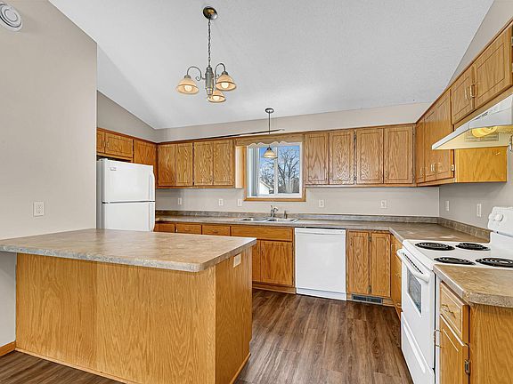 3rd image of 206 Appaloosa Ct