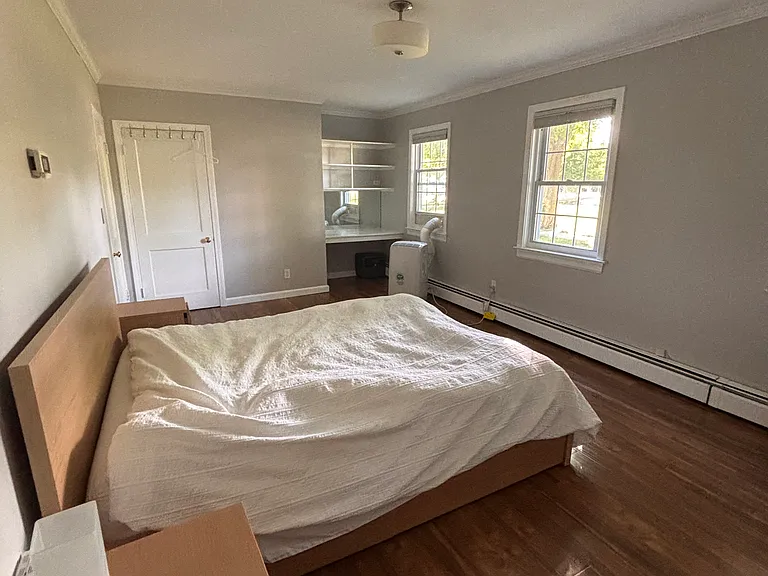 592 Saw Mill Brook Pkwy — Photo 9