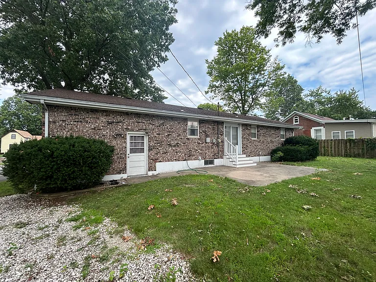 2066 Chestnut St — Photo 3