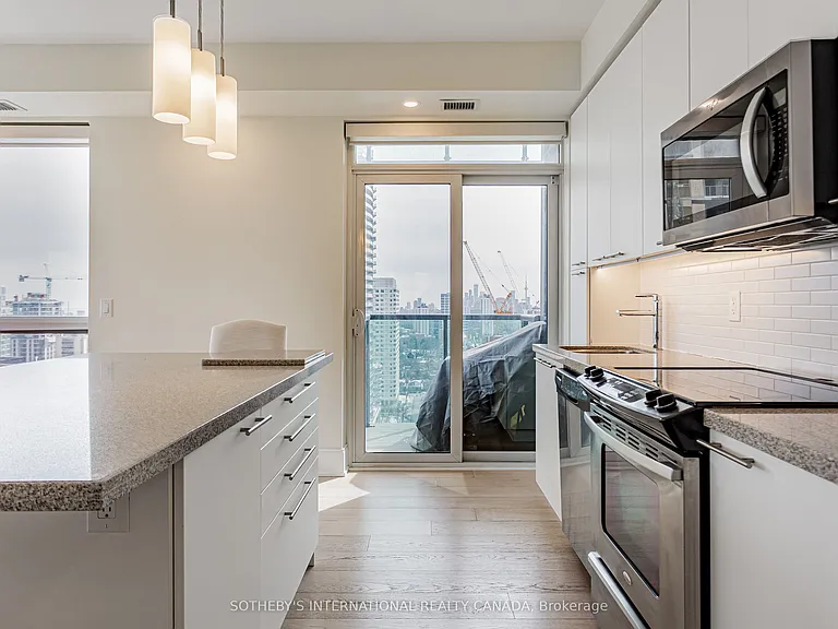 70 Roehampton Ave #2014 — Photo 18
