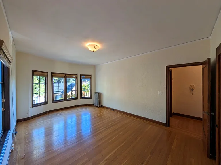 2427 Hilgard Ave — Photo 14