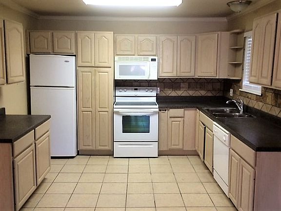 2nd image of 109 N Hickory Ave