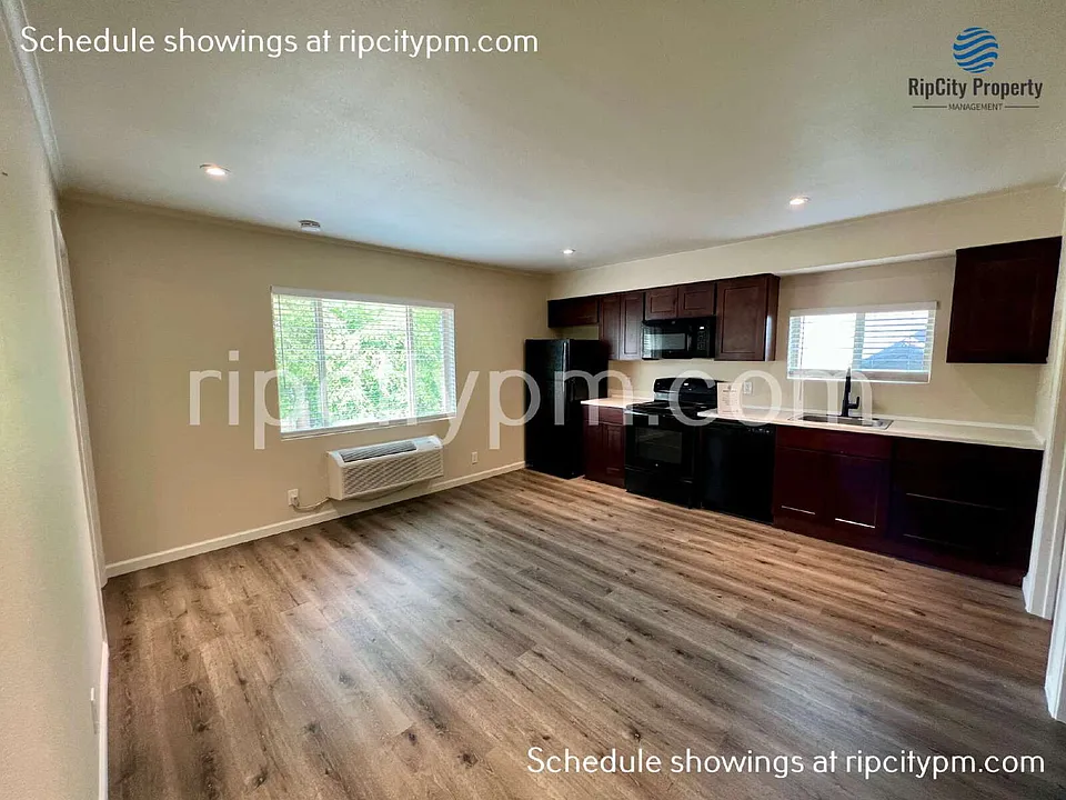 239 NE Lincoln St #2