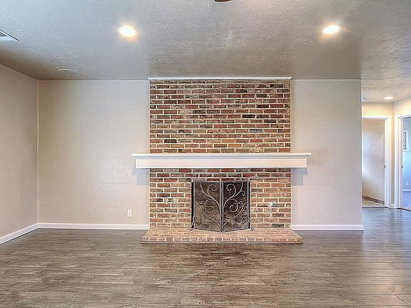 4th image of 1418 W Elm St