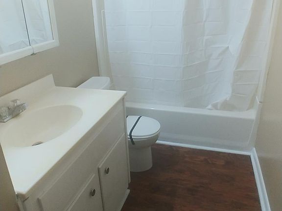 4th image of 3400 Charleston Cir