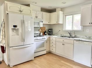 6N706 Valley Rd, Roselle, IL 60172