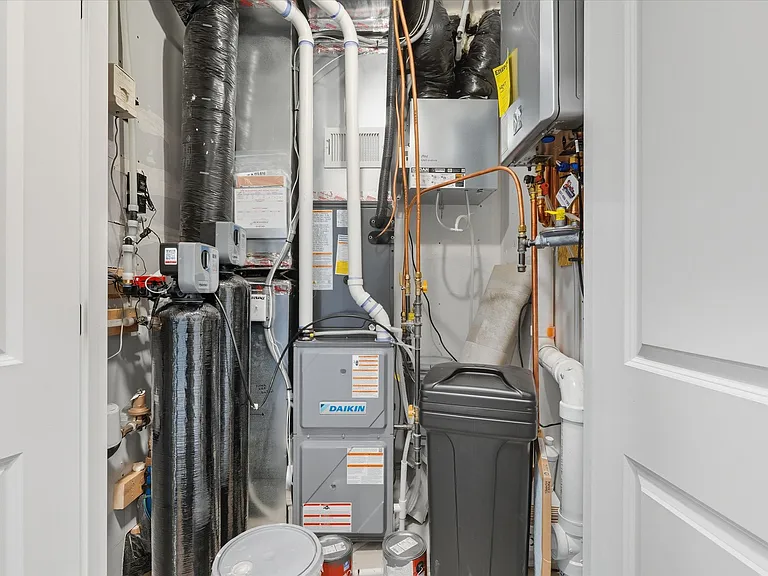 3472 Knightsbridge Trl N — Photo 21