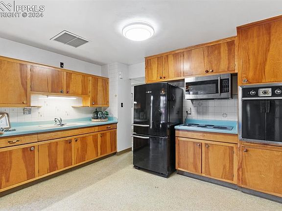 4th image of 2221 N Meade Ave