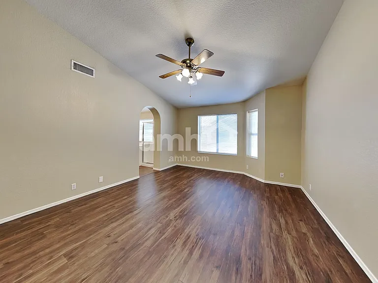 2312 E Lockwood St — Photo 10