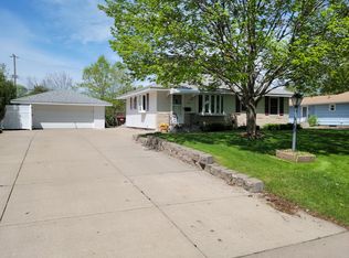 8802 Greystone Ave S, Cottage Grove, MN 55016