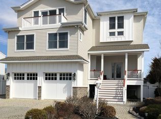 411 N 3rd St, Surf City, NJ 08008