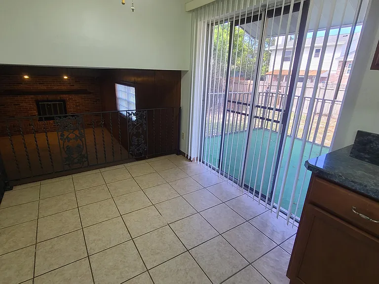 1646 W Paradise Ln — Photo 9