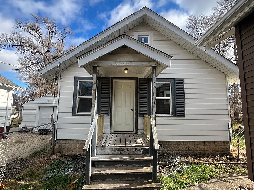 2716 Kinsey St
Rockford IL 61109
1bdrm1bath/w basement and attic